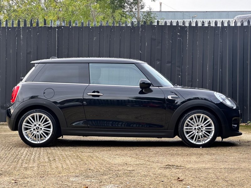 MINI HATCH