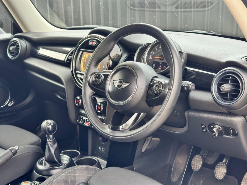 MINI HATCH