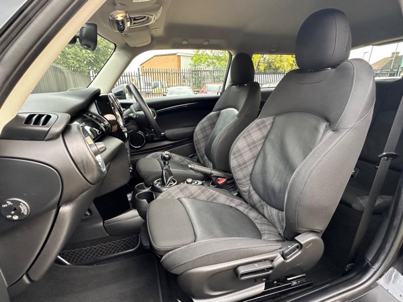 MINI HATCH