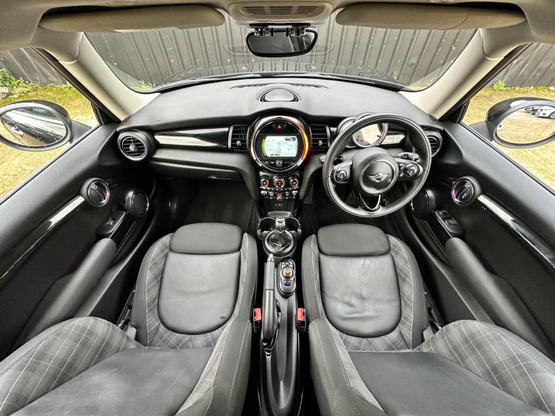 MINI HATCH