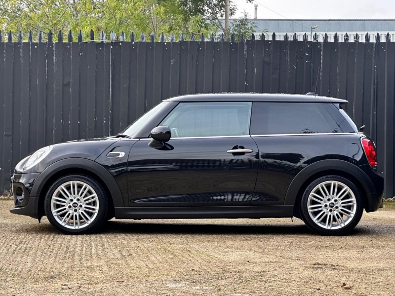 MINI HATCH
