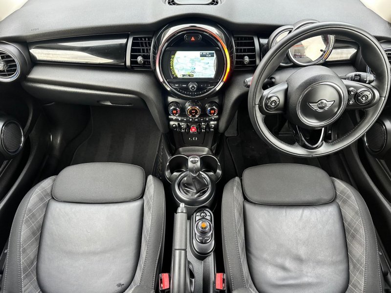 MINI HATCH