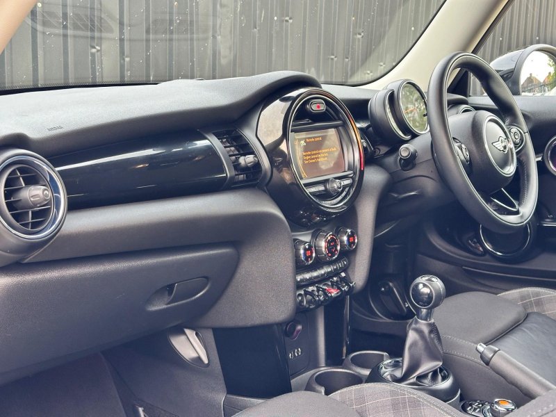 MINI HATCH