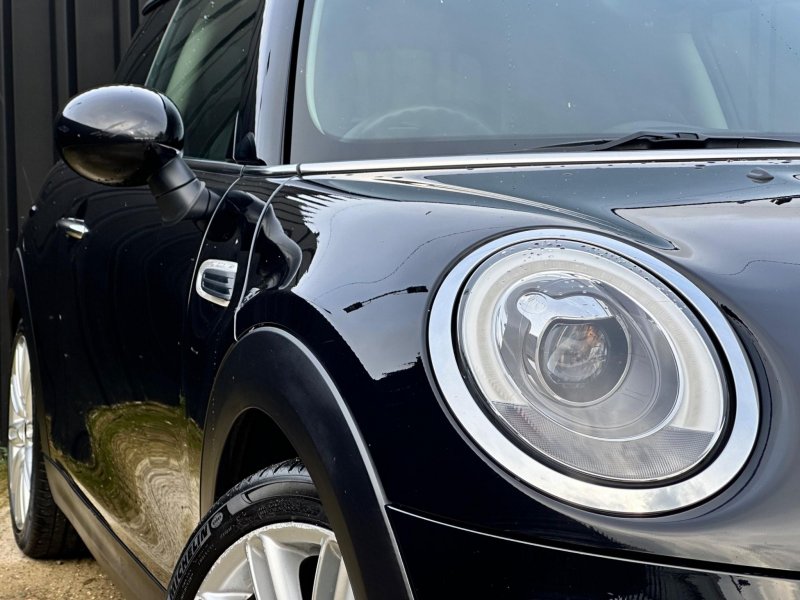 MINI HATCH