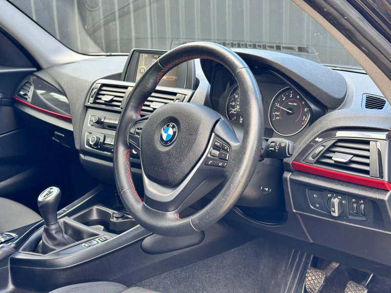 BMW 1 SERIES