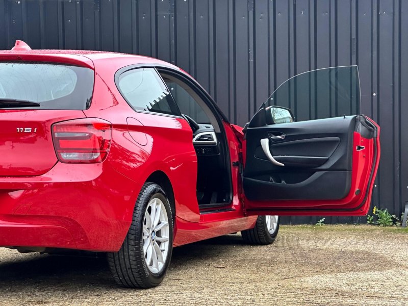 BMW 1 SERIES