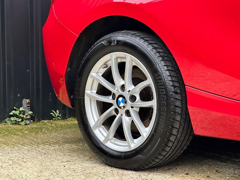 BMW 1 SERIES