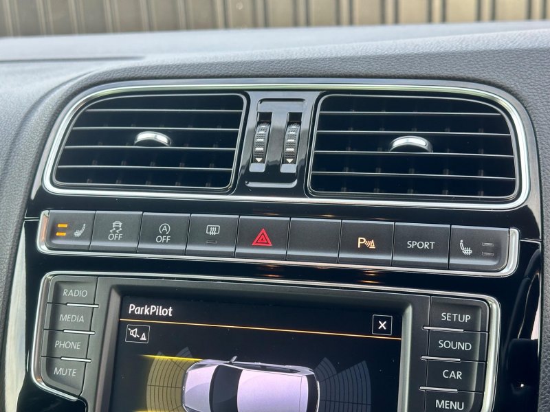 VOLKSWAGEN POLO