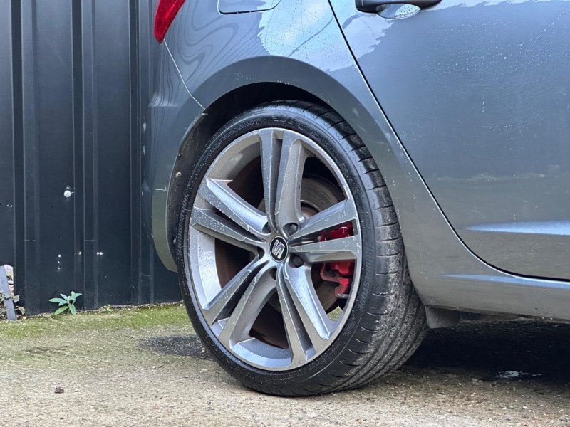 SEAT LEON