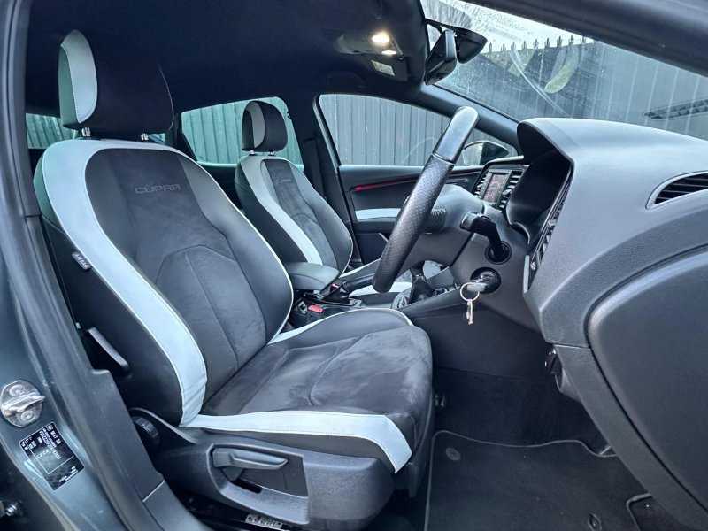 SEAT LEON