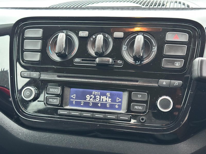 VOLKSWAGEN UP