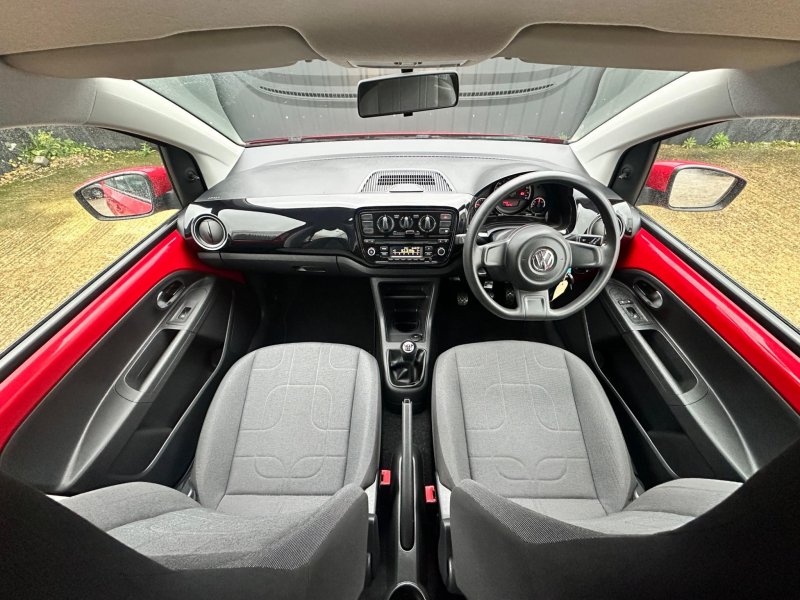 VOLKSWAGEN UP