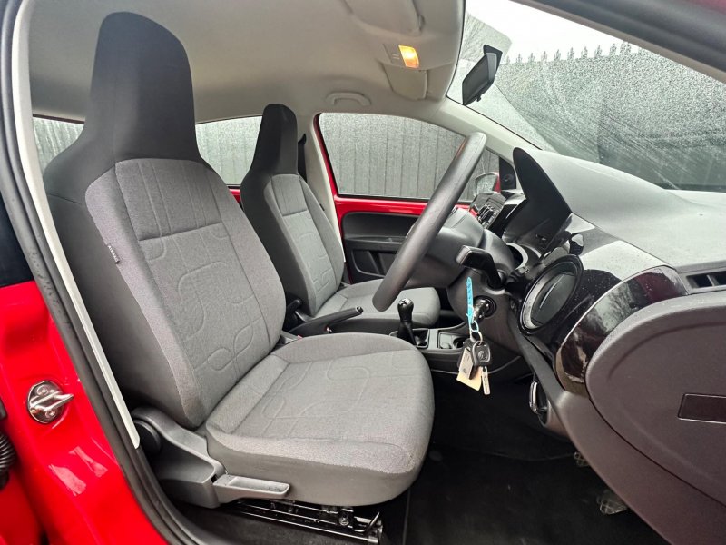 VOLKSWAGEN UP