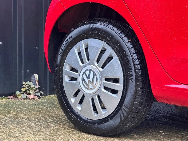 VOLKSWAGEN UP