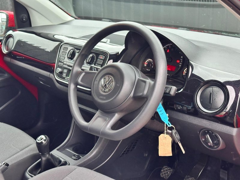 VOLKSWAGEN UP