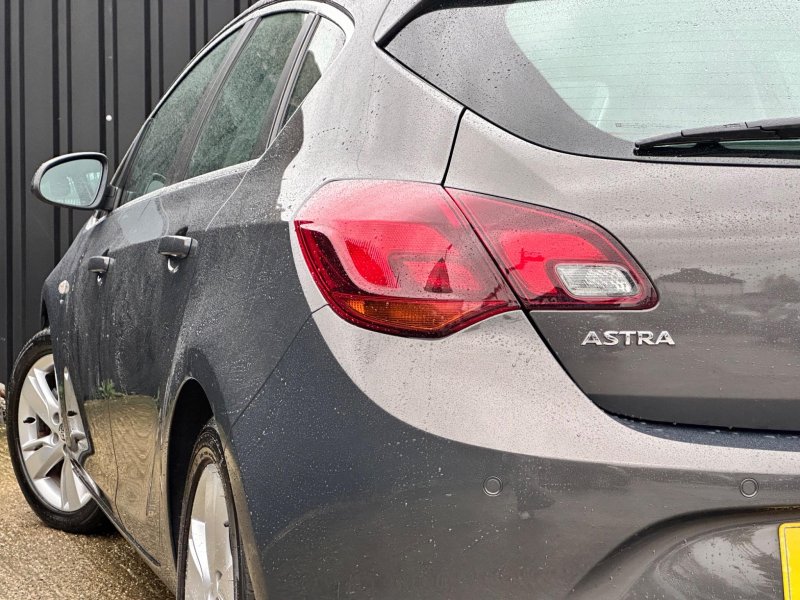 VAUXHALL ASTRA