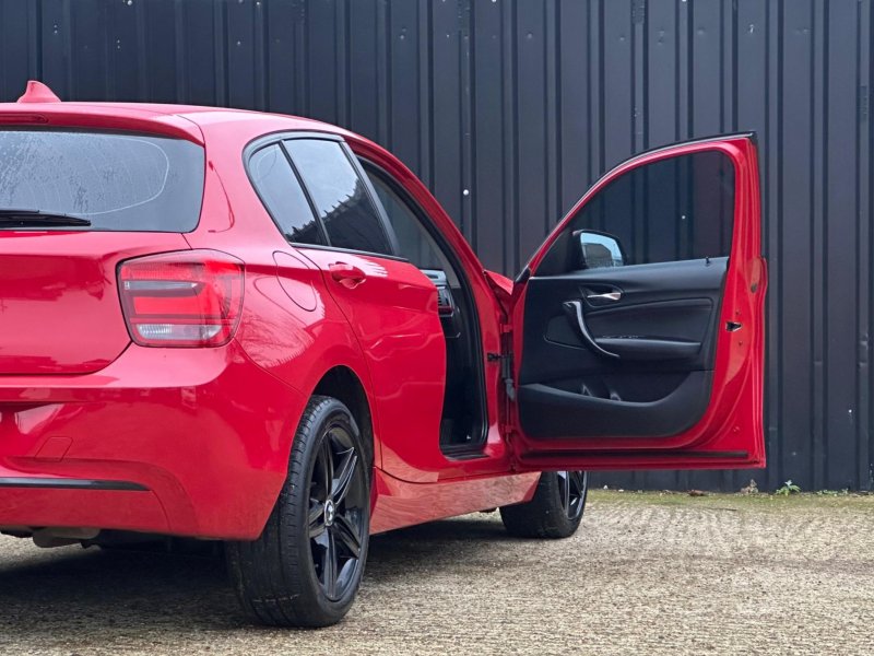 BMW 1 SERIES