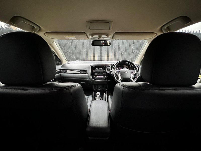 MITSUBISHI OUTLANDER