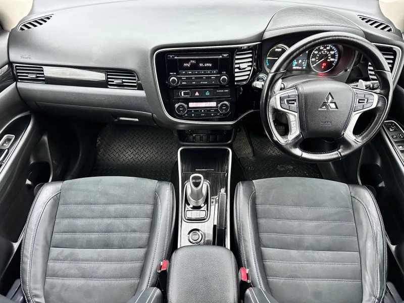 MITSUBISHI OUTLANDER