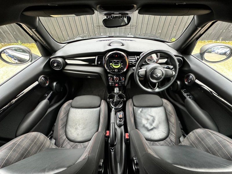 MINI HATCH