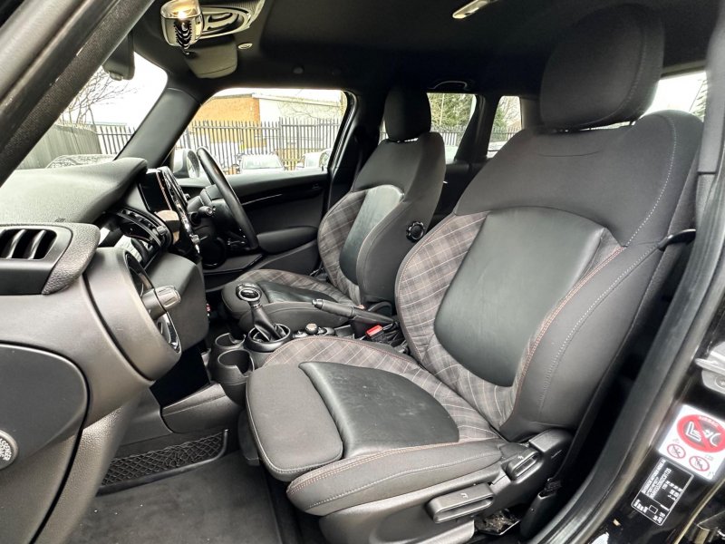 MINI HATCH