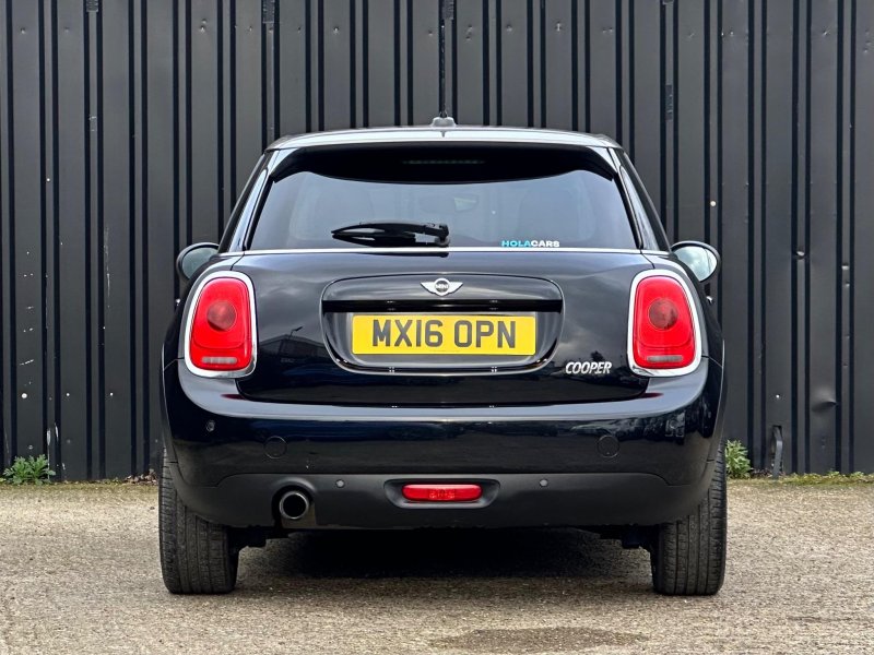 MINI HATCH