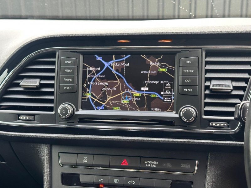 SEAT LEON