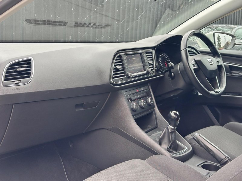 SEAT LEON