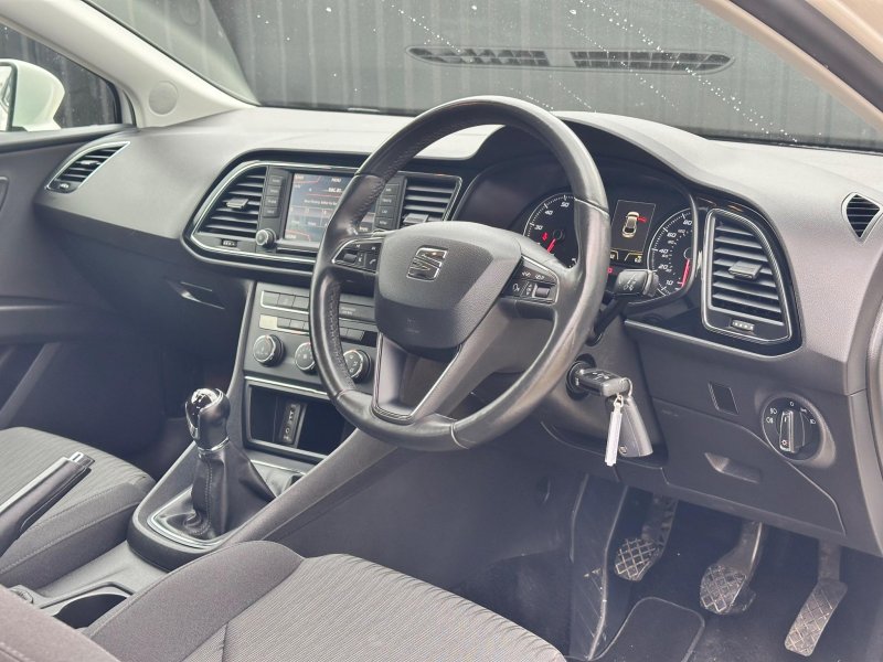 SEAT LEON