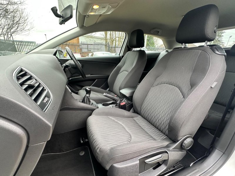 SEAT LEON