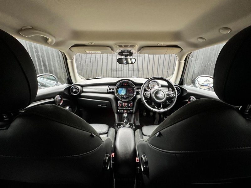MINI HATCH