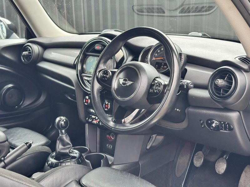 MINI HATCH