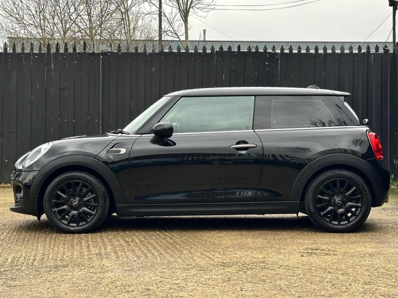 MINI HATCH
