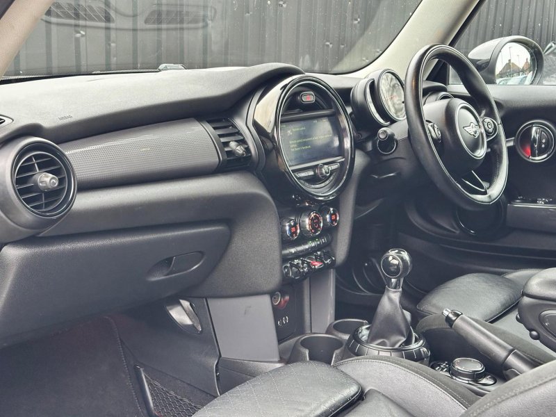 MINI HATCH