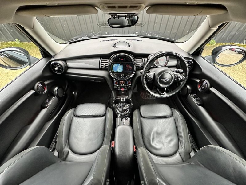 MINI HATCH