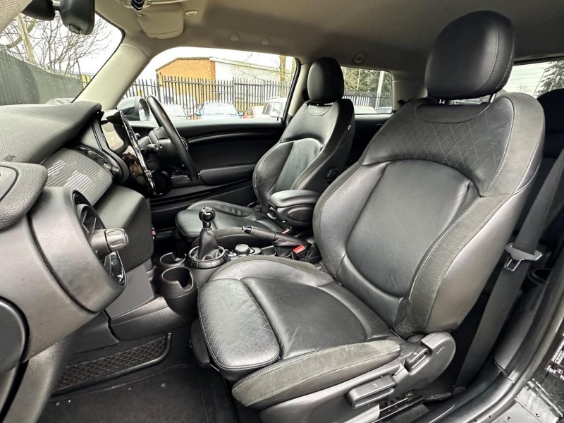 MINI HATCH