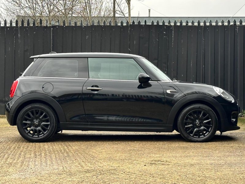 MINI HATCH
