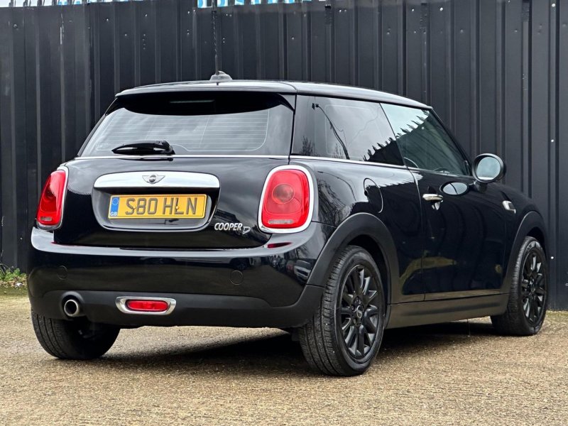 MINI HATCH