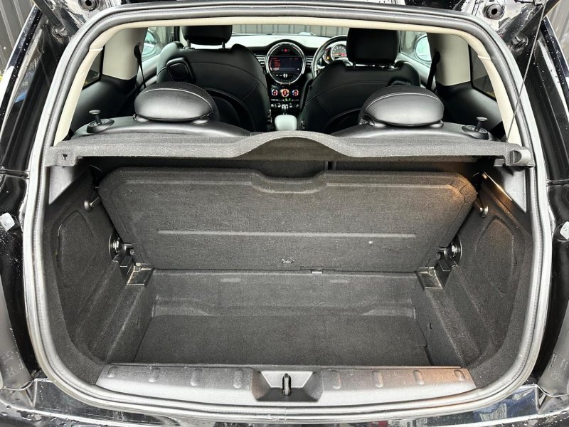 MINI HATCH