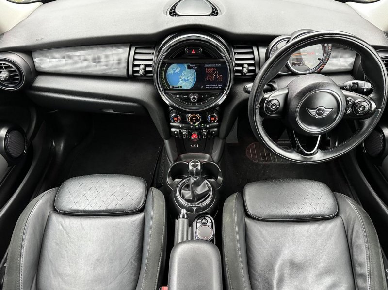 MINI HATCH