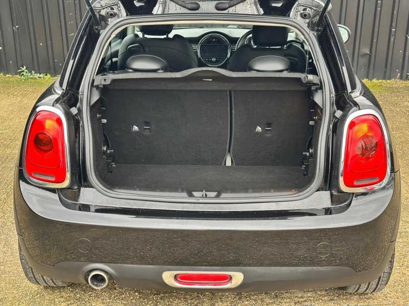 MINI HATCH