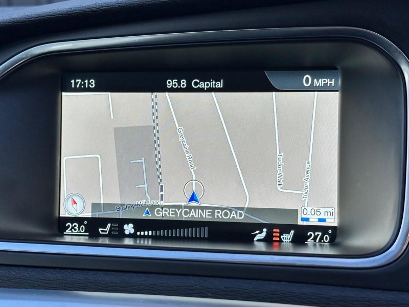 View VOLVO V40 CROSS COUNTRY 1.5 T3 Pro Auto Euro 6 (s/s) 5dr