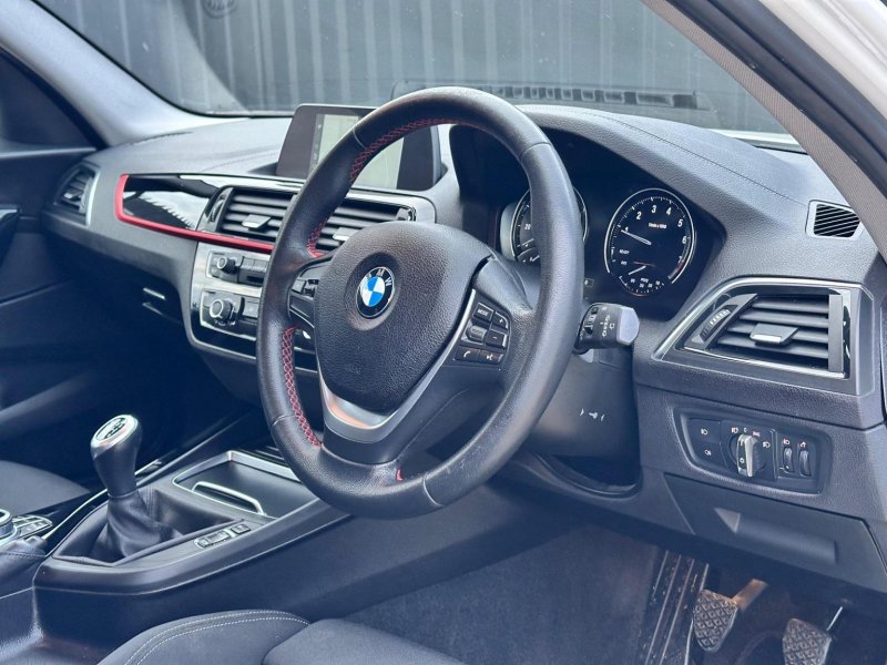 BMW 1 SERIES