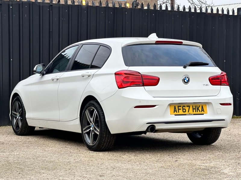 BMW 1 SERIES