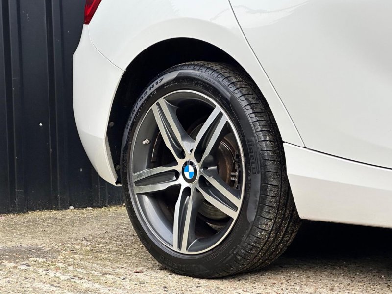 BMW 1 SERIES