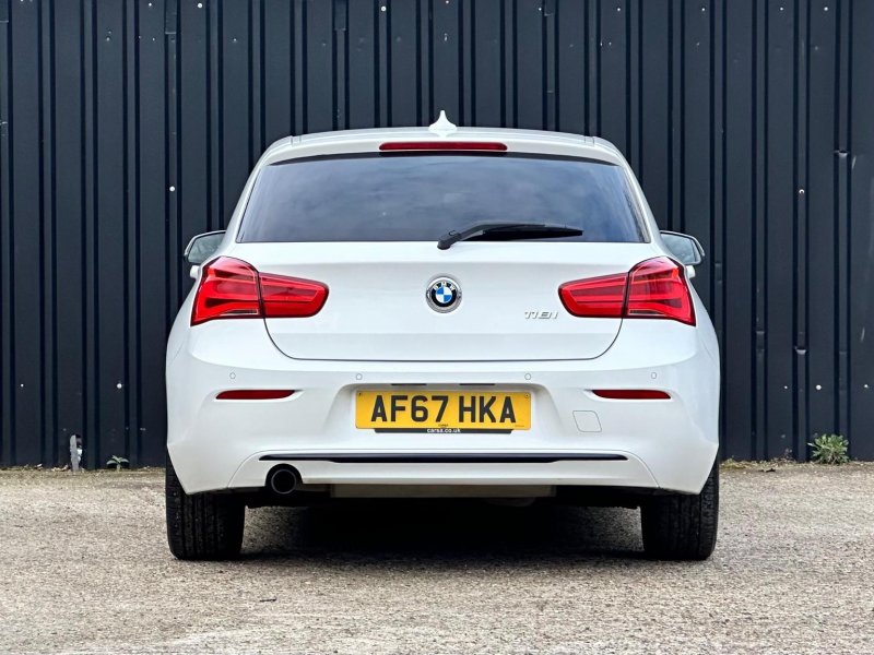 BMW 1 SERIES