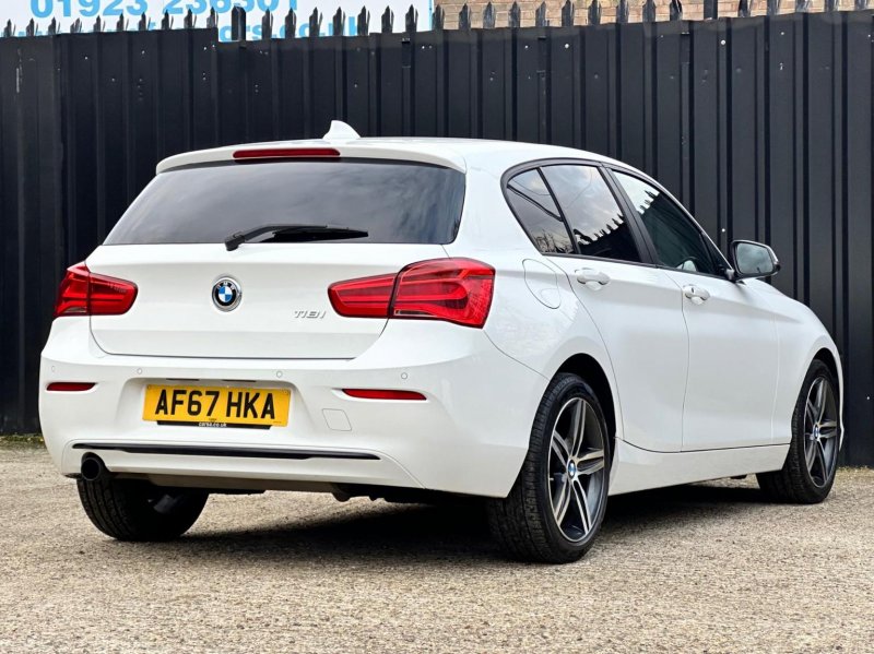 BMW 1 SERIES