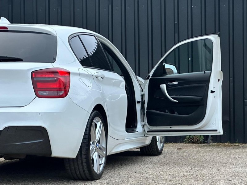 BMW 1 SERIES