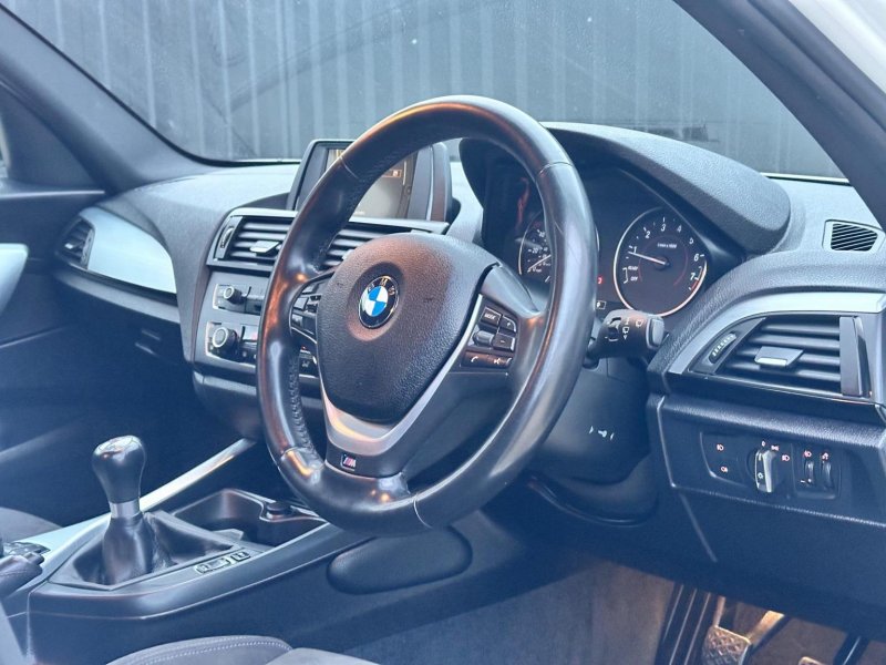 BMW 1 SERIES