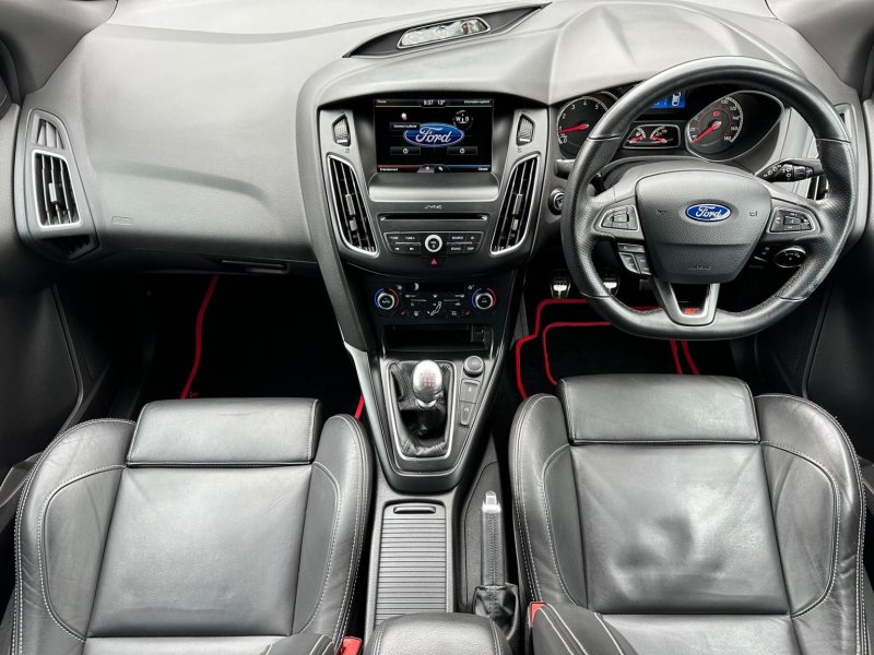 View FORD FOCUS 2.0T EcoBoost ST-3 Euro 6 (s/s) 5dr